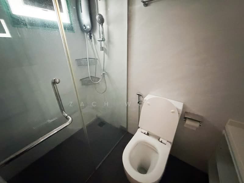 55 Strathmore Avenue, 55 Strathmore Avenue, 3 Bedrooms, 1,022 sqft, HDB Flat For Rent, by Zach Wong, 500068024 - Bathroom - PropertyGuru.com.sg