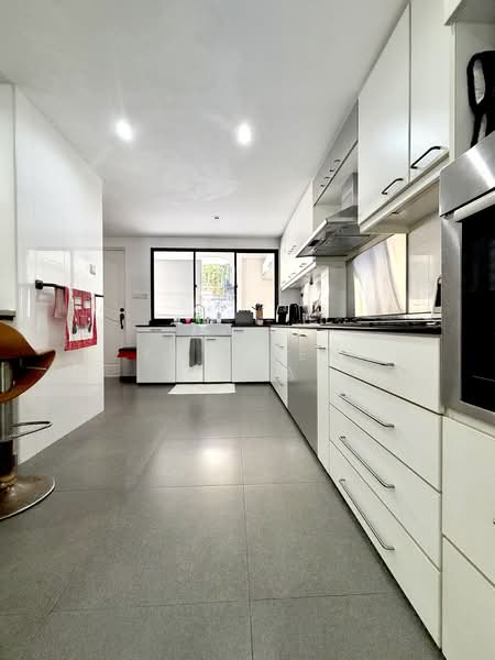 Cheng Soon Garden Semi-Detached House For Sale at S$ 7,500,000 | PropertyGuru Singapore - Kitchen