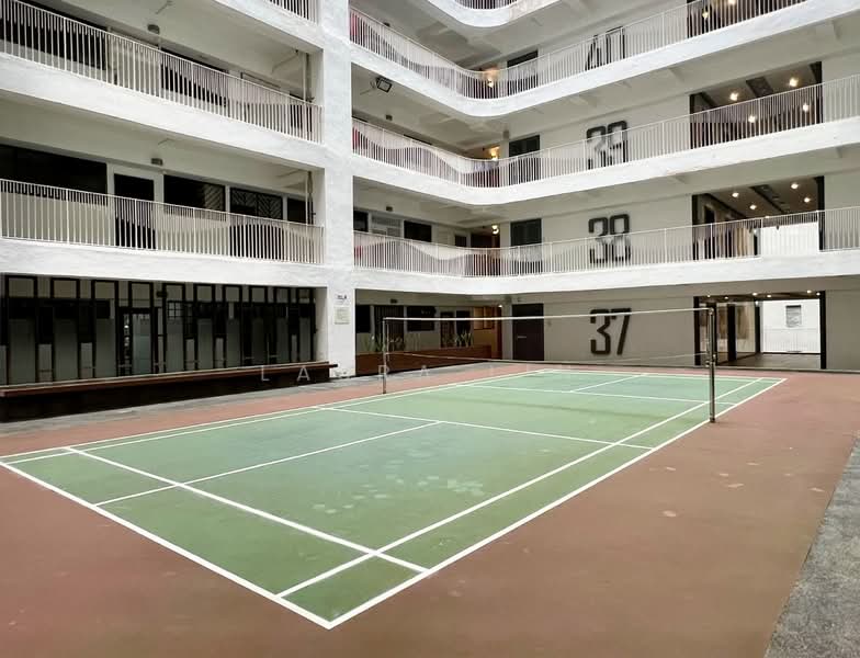 International Plaza Apartment For Sale at S$ 1,480,000 | PropertyGuru Singapore - Tennis court