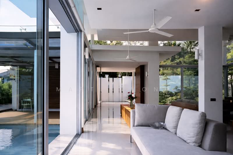 Spaciousness - Ultra High Ceilings