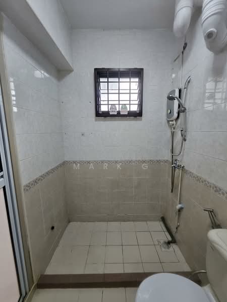 692B Choa Chu Kang Crescent, 692B Choa Chu Kang Crescent, 3 Bedrooms, 968 sqft, HDB Flat For Rent, by Mark G, 500068056 - Bathroom - PropertyGuru.com.sg