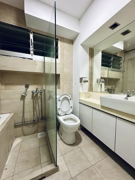 272 Pasir Ris Street 21 HDB Flat For Sale at S$ 600,000 | PropertyGuru Singapore - Bathroom