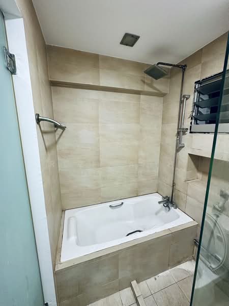 272 Pasir Ris Street 21 HDB Flat For Sale at S$ 600,000 | PropertyGuru Singapore - Bathroom