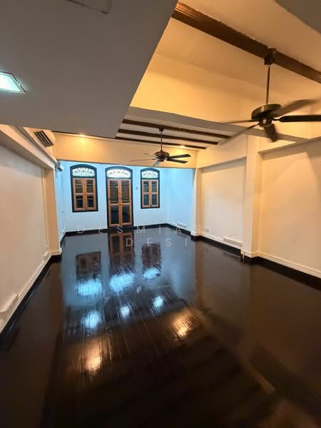 RETAILS FASHION/TAKEAWAY FOOD/OFFICE/GYM/YOGA, Kandahar Street, 2,598 sqft, Shop / Shophouse For Rent, by Desmiarti Desi, 500068098 - Living Room - CommercialGuru.com.sg