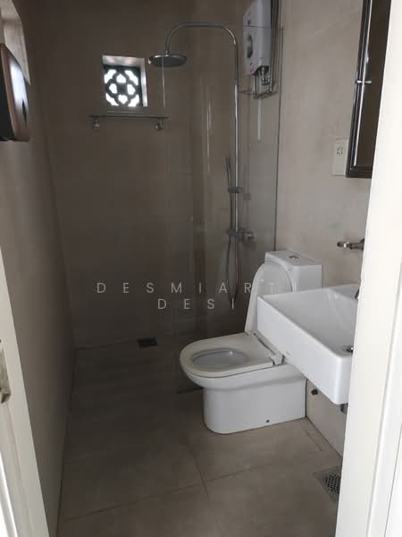 RETAILS FASHION/TAKEAWAY FOOD/OFFICE/GYM/YOGA, Kandahar Street, 2,598 sqft, Shop / Shophouse For Rent, by Desmiarti Desi, 500068098 - Bathroom - CommercialGuru.com.sg