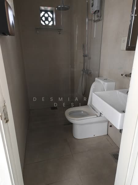 RETAILS FASHION/TAKEAWAY FOOD/OFFICE/GYM/YOGA, Kandahar Street, 2,598 sqft, Shop / Shophouse For Rent, by Desmiarti Desi, 500068098 - Bathroom - CommercialGuru.com.sg