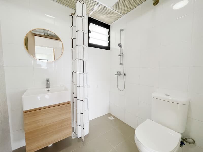 547A Bedok North Avenue 1, 547A Bedok North Avenue 1, 2 Bedrooms, 731 sqft, HDB Flat For Rent, by Lim Kai Vearn, 500068099 - Bathroom - PropertyGuru.com.sg