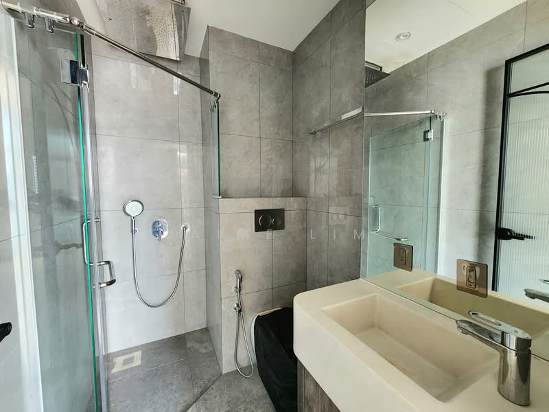 The Aston Condominium For Sale at S$ 1,250,000 | PropertyGuru Singapore - Bathroom