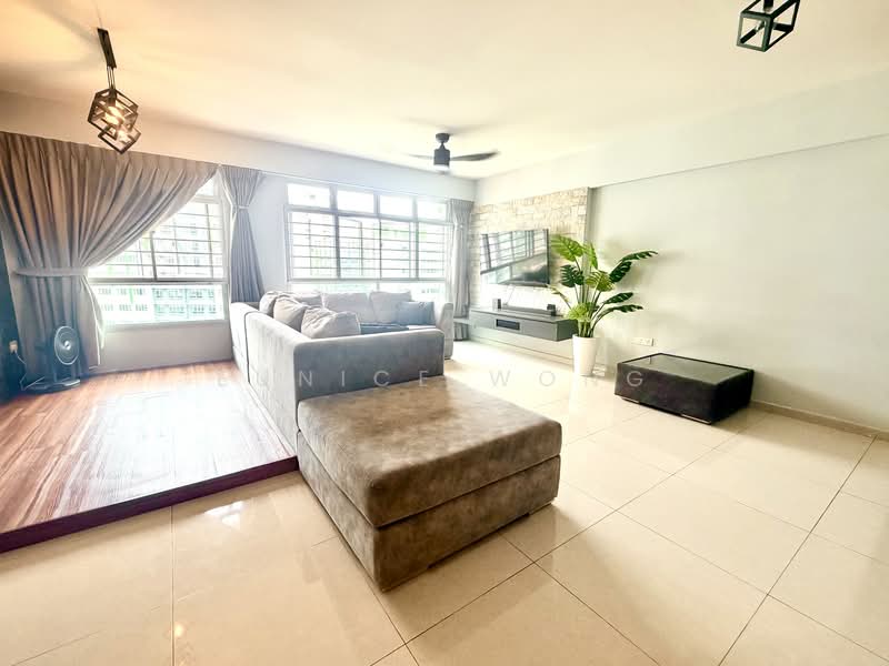 184A Woodlands Street 13 HDB Flat For Sale at S$ 825,000 | PropertyGuru Singapore - Living Room