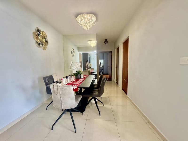 184A Woodlands Street 13 HDB Flat For Sale at S$ 825,000 | PropertyGuru Singapore - Dining Room