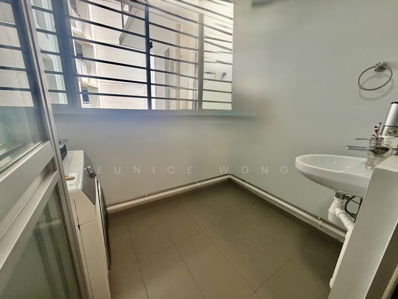 184A Woodlands Street 13 HDB Flat For Sale at S$ 825,000 | PropertyGuru Singapore - Yard