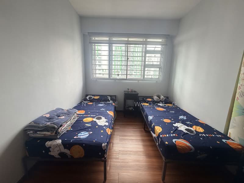 184A Woodlands Street 13 HDB Flat For Sale at S$ 825,000 | PropertyGuru Singapore - Bedroom