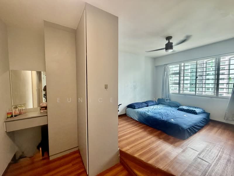 184A Woodlands Street 13 HDB Flat For Sale at S$ 825,000 | PropertyGuru Singapore - Bedroom