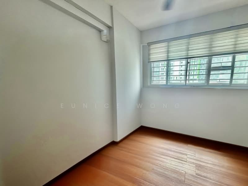 184A Woodlands Street 13 HDB Flat For Sale at S$ 825,000 | PropertyGuru Singapore - Common Room 1