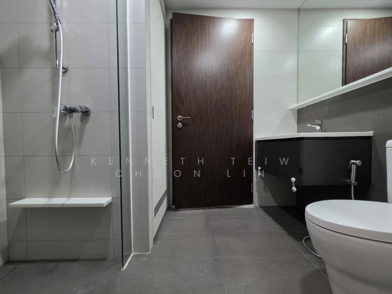 D'Nest, 131 Pasir Ris Grove, 2 Bedrooms, 753 sqft, Condominium For Rent, by Kenneth Teiw Choon Lin, 500068119 - Bathroom - PropertyGuru.com.sg