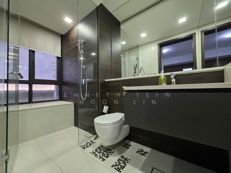 D'Nest, 131 Pasir Ris Grove, 2 Bedrooms, 753 sqft, Condominium For Rent, by Kenneth Teiw Choon Lin, 500068119 - Bathroom - PropertyGuru.com.sg