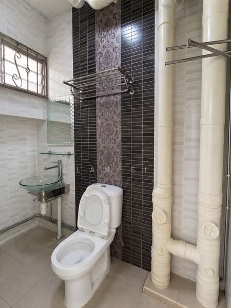 347 Tampines Street 33, 347 Tampines Street 33, 3 Bedrooms, 1,130 sqft, HDB Flat For Sale, by Alan Sim, 500068120 - Bathroom - PropertyGuru.com.sg