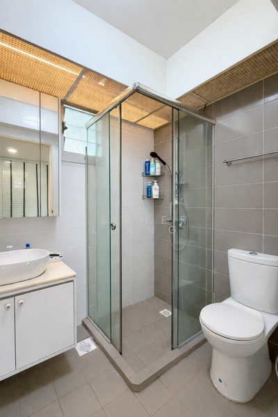 130B Lorong 1 Toa Payoh HDB Flat For Sale at S$ 1,100,000 | PropertyGuru Singapore - Bathroom
