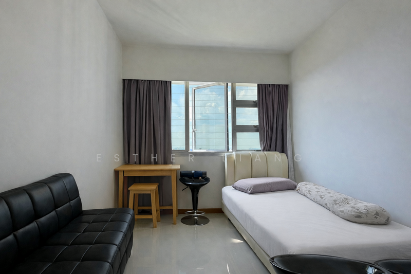 130B Lorong 1 Toa Payoh HDB Flat For Sale at S$ 1,100,000 | PropertyGuru Singapore - Bedroom