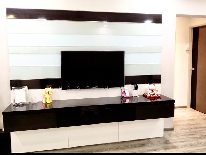 34 Marsiling Drive HDB Flat For Sale at S$ 485,000 | PropertyGuru Singapore - Living Room