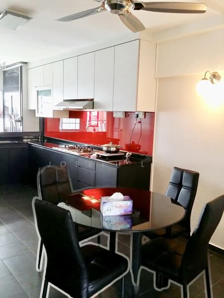 34 Marsiling Drive HDB Flat For Sale at S$ 485,000 | PropertyGuru Singapore - Kitchen