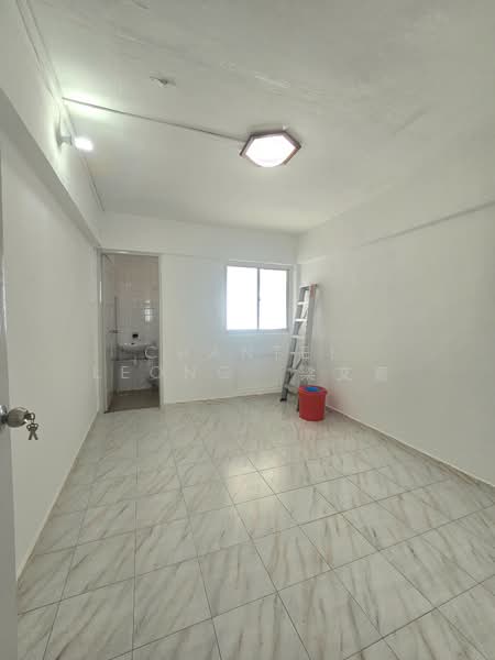 703 Hougang Avenue 2 HDB Flat For Sale at S$ 470,000 | PropertyGuru Singapore - Interior