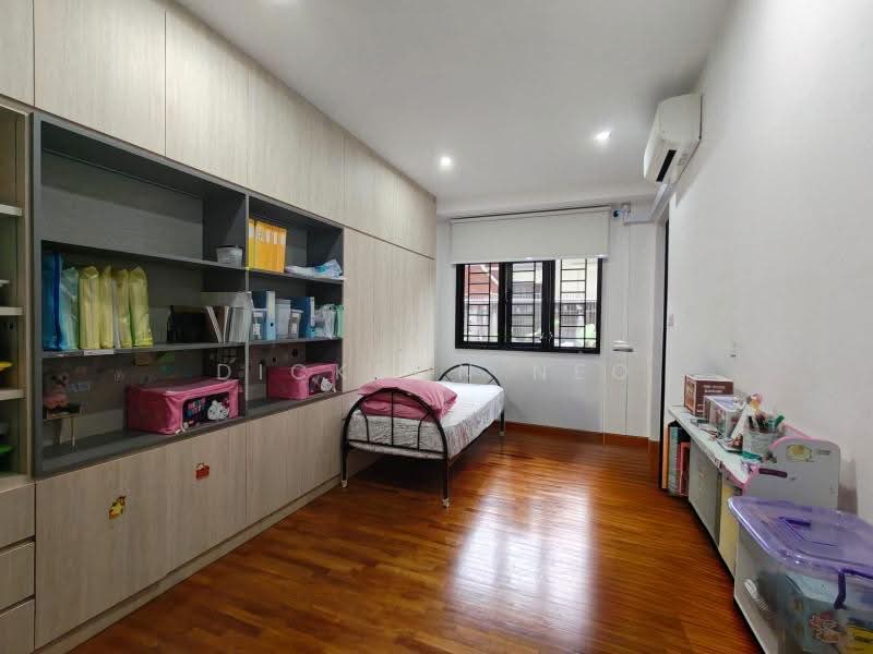 Detachable. Beautiful Regular Plot. KAP MRT. 1Km MGS, .12M Frontage. Dickson ☎️ 94.88.40.80 Semi-Detached House For Sale at S$ 11,000,000 | PropertyGuru Singapore - Bedroom