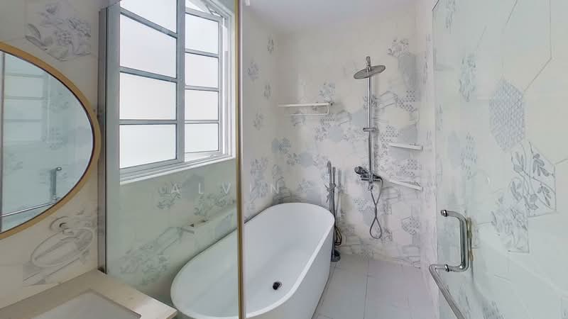 55 Tiong Bahru Road Walk-up Apartment For Sale at S$ 1,050,000 | PropertyGuru Singapore - Bathroom