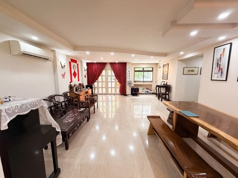 288D Jurong East Street 21 HDB Flat For Sale at S$ 850,000 | PropertyGuru Singapore - Living Room