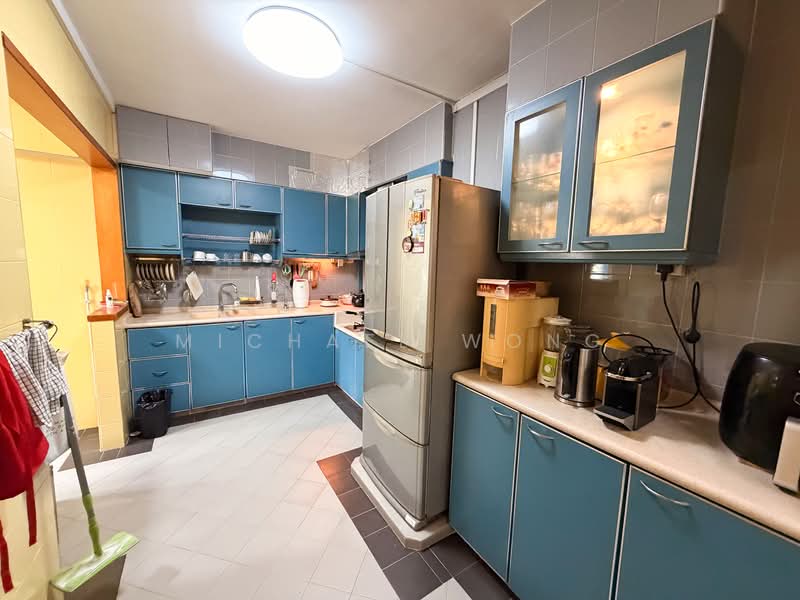 288D Jurong East Street 21 HDB Flat For Sale at S$ 850,000 | PropertyGuru Singapore - Kitchen