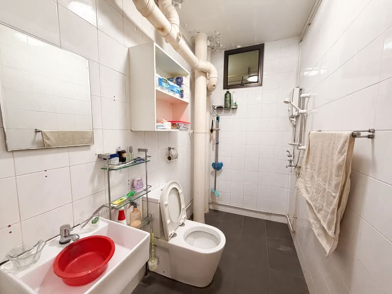 288D Jurong East Street 21 HDB Flat For Sale at S$ 850,000 | PropertyGuru Singapore - Bathroom