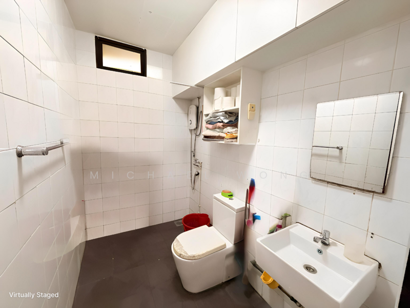 288D Jurong East Street 21 HDB Flat For Sale at S$ 850,000 | PropertyGuru Singapore - Bathroom