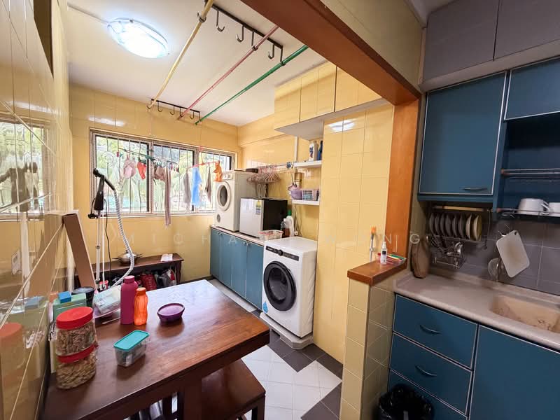 288D Jurong East Street 21 HDB Flat For Sale at S$ 850,000 | PropertyGuru Singapore - Kitchen
