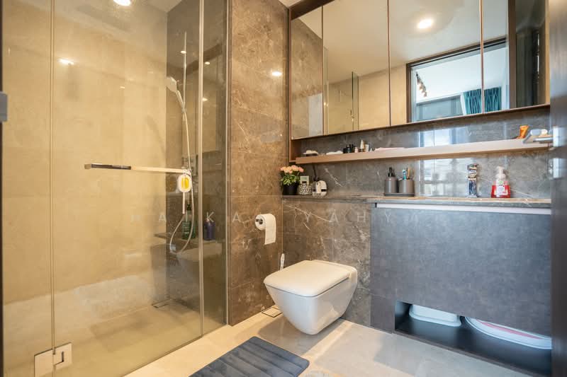 Juniper Hill Condominium For Sale at S$ 2,150,000 | PropertyGuru Singapore - Bathroom