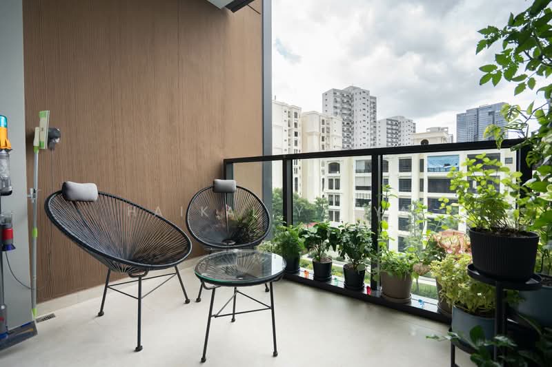 Juniper Hill Condominium For Sale at S$ 2,150,000 | PropertyGuru Singapore - Balcony