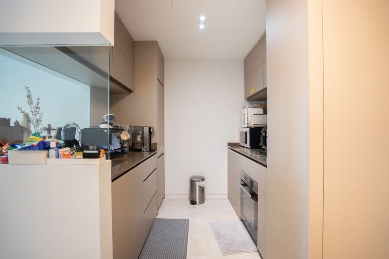 Juniper Hill Condominium For Sale at S$ 2,150,000 | PropertyGuru Singapore - Kitchen