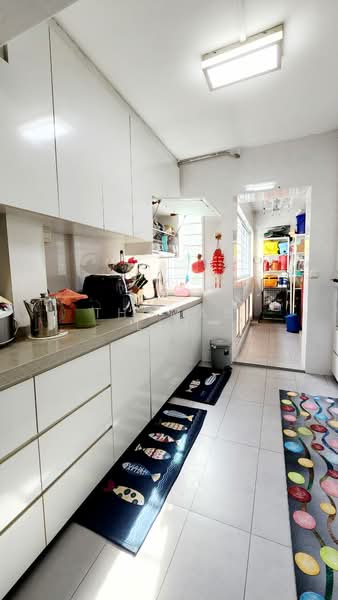 891B Woodlands Drive 50 HDB Flat For Sale at S$ 788,888 | PropertyGuru Singapore - Kitchen