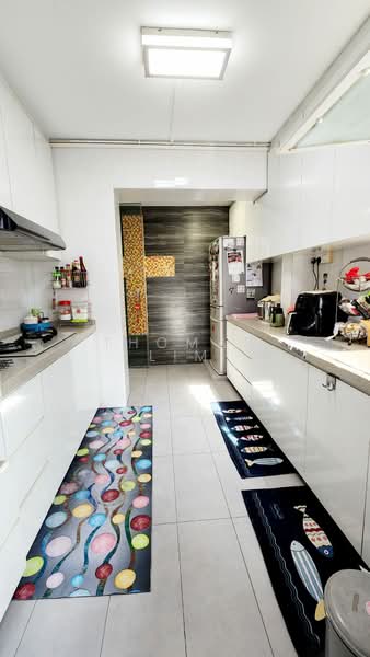 891B Woodlands Drive 50 HDB Flat For Sale at S$ 788,888 | PropertyGuru Singapore - Kitchen
