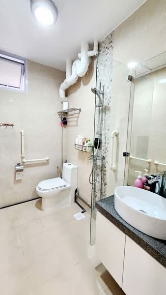 891B Woodlands Drive 50 HDB Flat For Sale at S$ 788,888 | PropertyGuru Singapore - Bathroom
