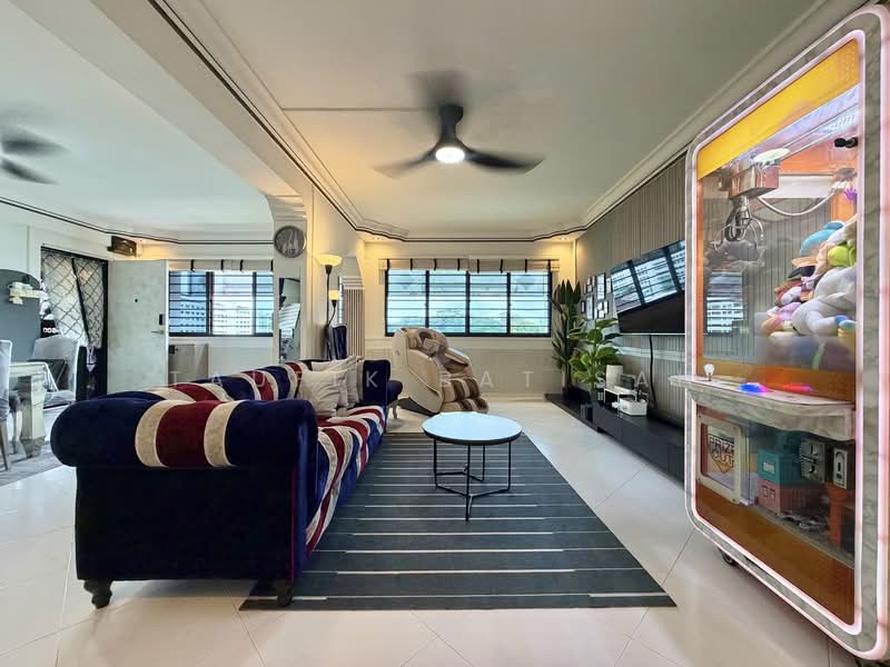 854 Jurong West Street 81 HDB Flat For Sale at S$ 610,000 | PropertyGuru Singapore - Living Room