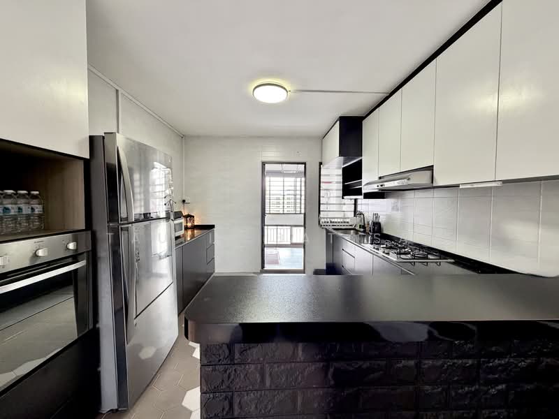 854 Jurong West Street 81 HDB Flat For Sale at S$ 610,000 | PropertyGuru Singapore - Kitchen