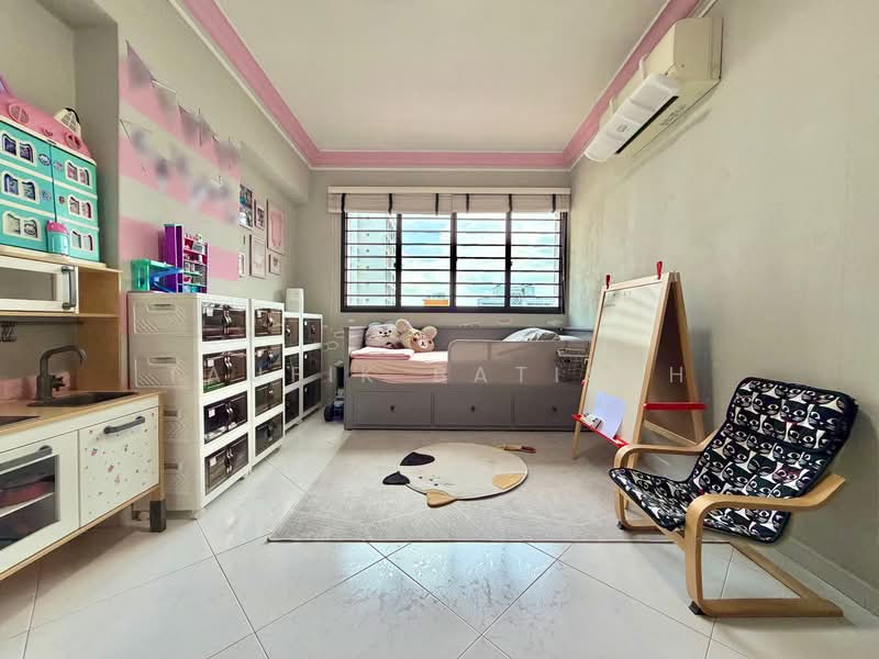 854 Jurong West Street 81 HDB Flat For Sale at S$ 610,000 | PropertyGuru Singapore - Bedroom