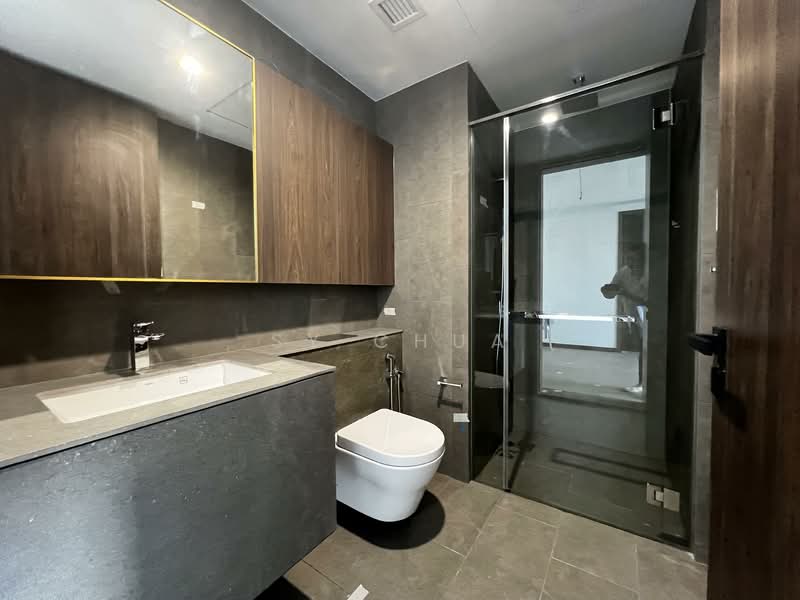 Midtown Modern Condominium For Sale at S$ 2,200,000 | PropertyGuru Singapore - Bathroom