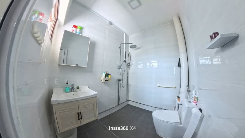 842 Sims Avenue HDB Flat For Sale at S$ 1,200,000 | PropertyGuru Singapore - Master Bathroom 
