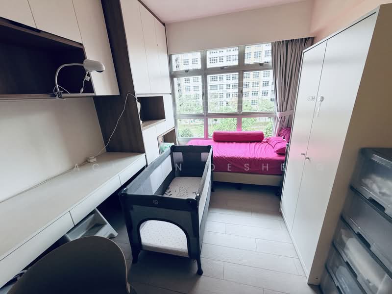 876C Tampines Avenue 8 HDB Flat For Sale at S$ 868,000 | PropertyGuru Singapore - Bedroom