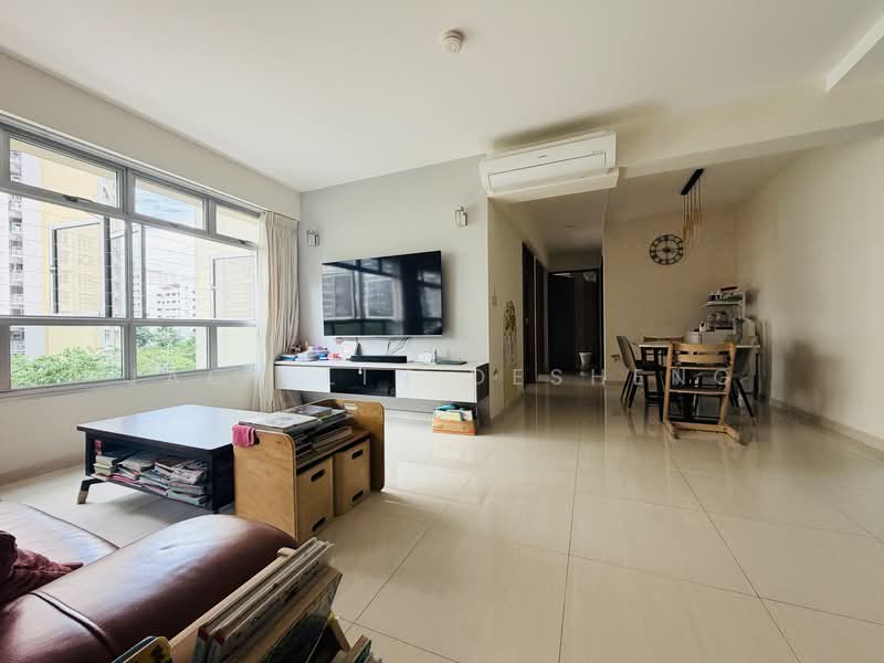 876C Tampines Avenue 8 HDB Flat For Sale at S$ 868,000 | PropertyGuru Singapore - Living Room