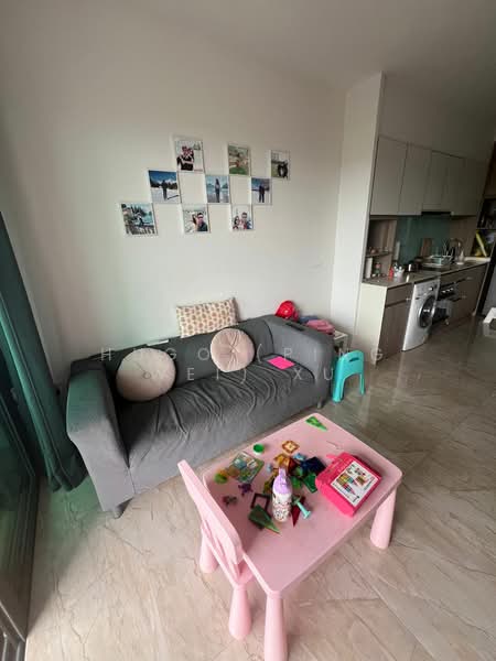 Kingsford Waterbay Condominium For Sale at S$ 1,080,000 | PropertyGuru Singapore - Living Room