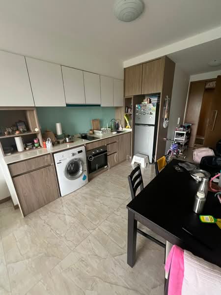 Kingsford Waterbay Condominium For Sale at S$ 1,080,000 | PropertyGuru Singapore - Kitchen