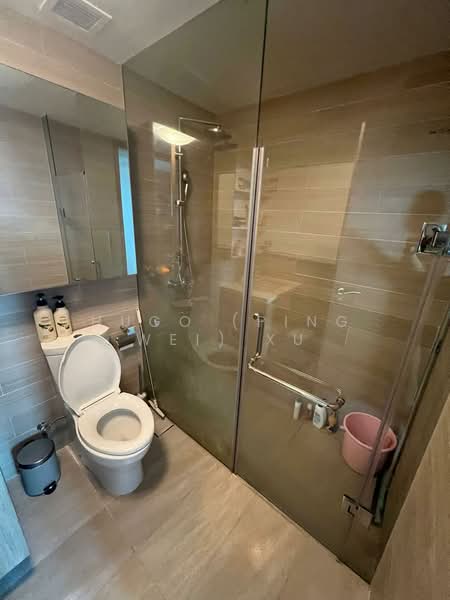 Kingsford Waterbay Condominium For Sale at S$ 1,080,000 | PropertyGuru Singapore - Bathroom