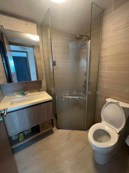 Kingsford Waterbay Condominium For Sale at S$ 1,080,000 | PropertyGuru Singapore - Bathroom